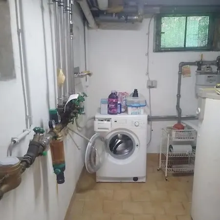 Im Souterrain Mit Uberdachter Terasse 卡尔斯鲁厄